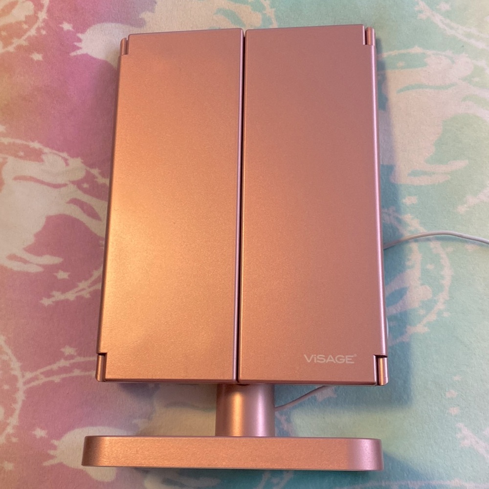 Trifold LED vanity mirror
